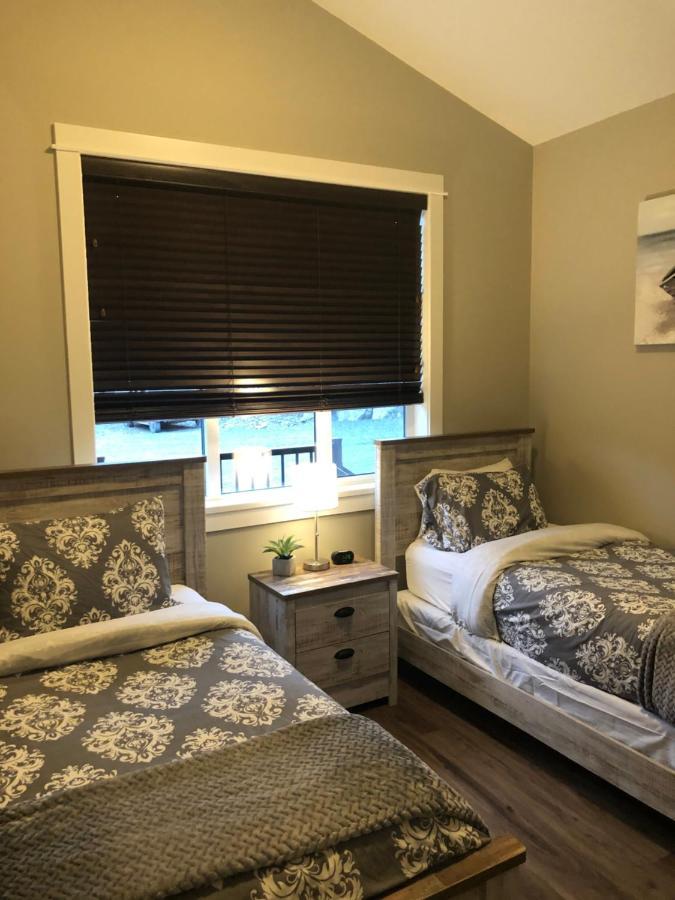 Sandy Feet Retreat Port Renfrew- Oceanfront 2Br Modern Cottage Buitenkant foto
