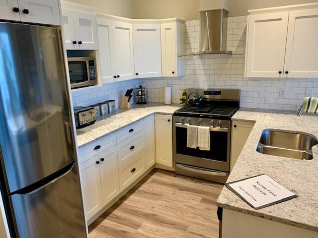 Sandy Feet Retreat Port Renfrew- Oceanfront 2Br Modern Cottage Buitenkant foto